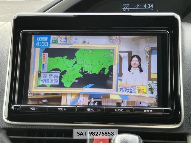 Toyota VOXY 2017-04 7913082-10