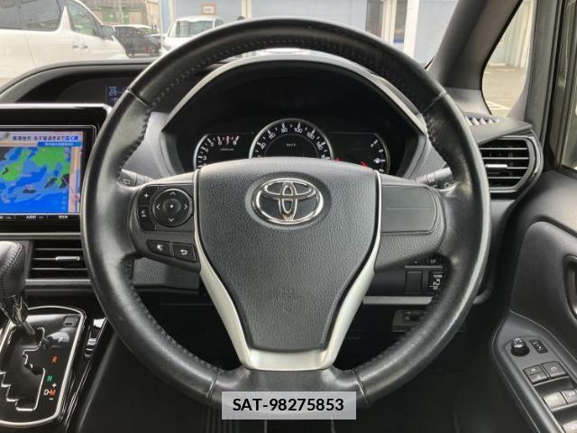 Toyota VOXY 2017-04 7913082-13