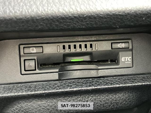 Toyota VOXY 2017-04 7913082-17