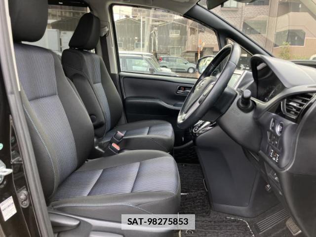 Toyota VOXY 2017-04 7913082-3