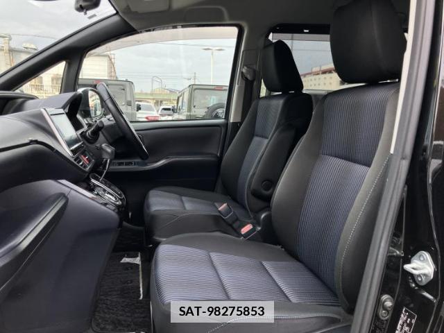 Toyota VOXY 2017-04 7913082-6