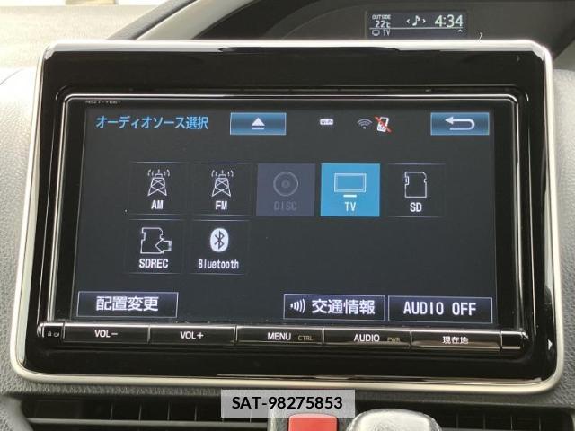 Toyota VOXY 2017-04 7913082-9