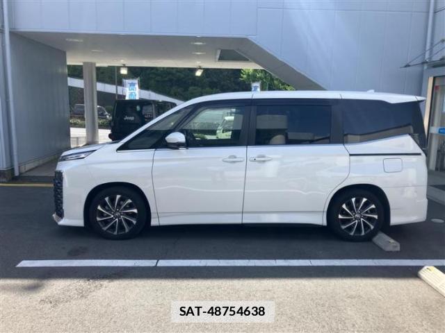 Toyota VOXY 2024-08 7913395-1