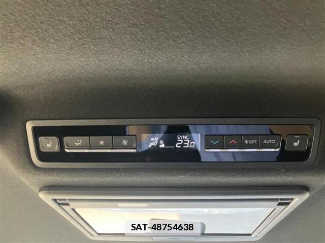 Toyota VOXY 2024-08 7913395-15
