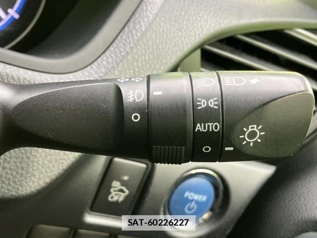 Toyota VOXY 2017-07 7913815-15