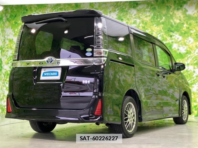 Toyota VOXY 2017-07 7913815-2