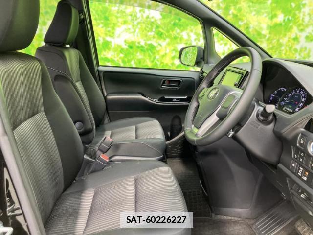 Toyota VOXY 2017-07 7913815-3