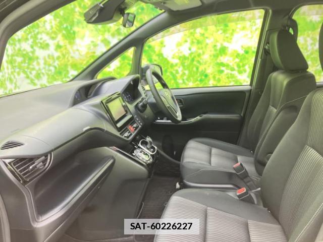 Toyota VOXY 2017-07 7913815-6