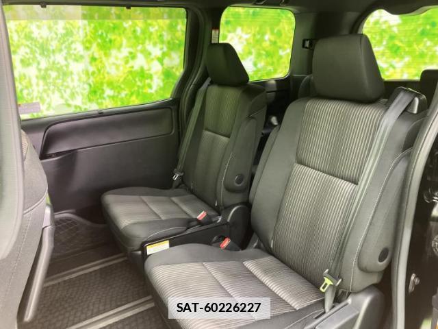 Toyota VOXY 2017-07 7913815-7