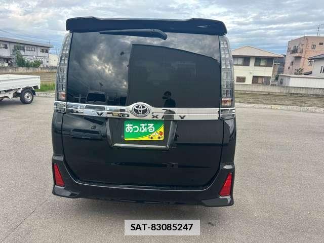 Toyota VOXY 2015-03 7913879-10