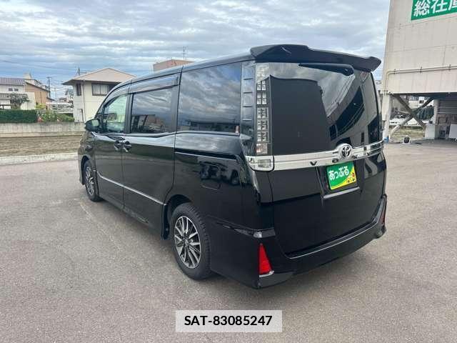 Toyota VOXY 2015-03 7913879-11