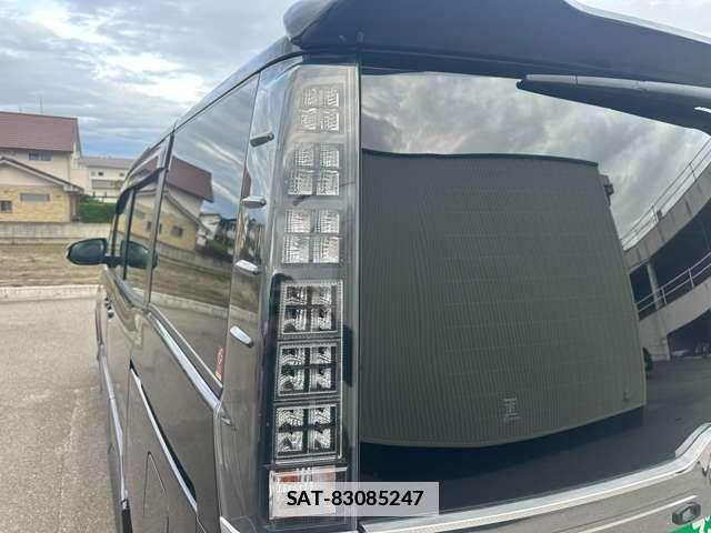Toyota VOXY 2015-03 7913879-18