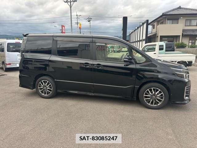 Toyota VOXY 2015-03 7913879-8