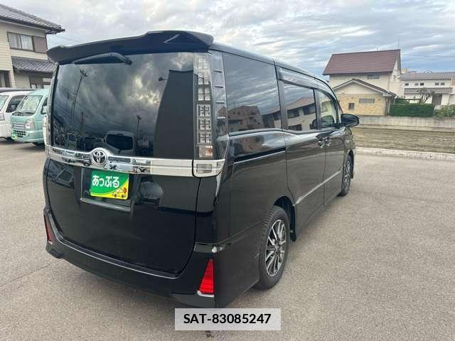 Toyota VOXY 2015-03 7913879-9