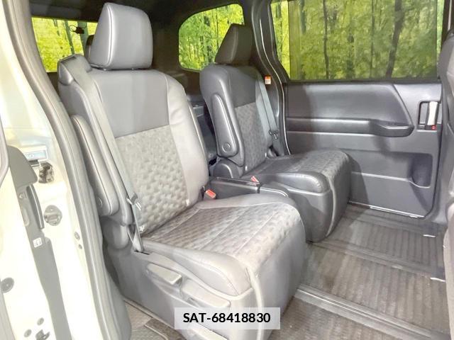 Toyota VOXY 2024-02 7914478-8