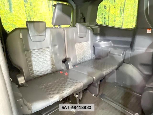 Toyota VOXY 2024-02 7914478-9