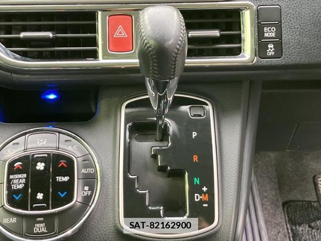 Toyota VOXY 2014-06 7915124-17