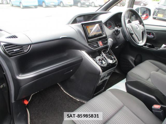 Toyota VOXY 2019-06 7915158-13