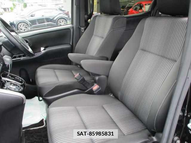 Toyota VOXY 2019-06 7915158-14