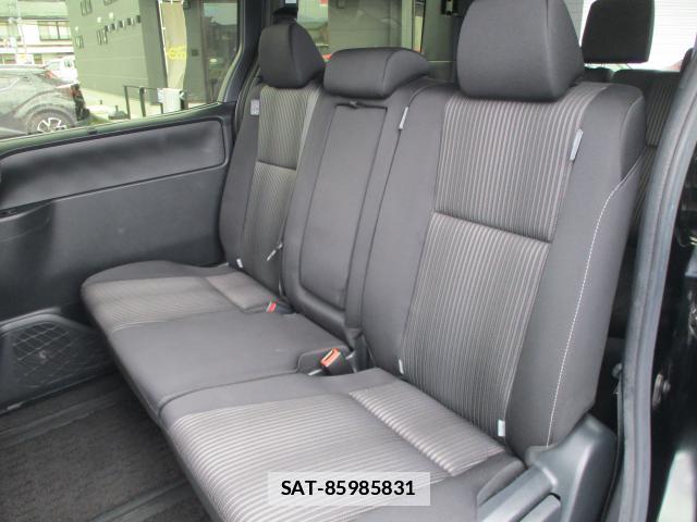 Toyota VOXY 2019-06 7915158-15