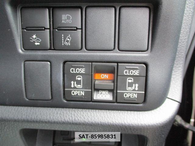 Toyota VOXY 2019-06 7915158-19