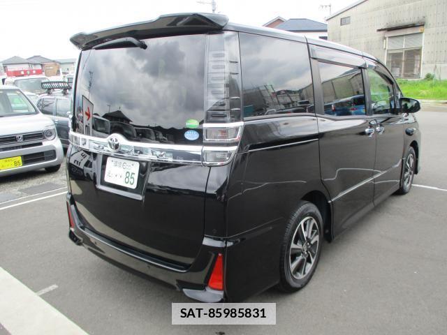 Toyota VOXY 2019-06 7915158-8