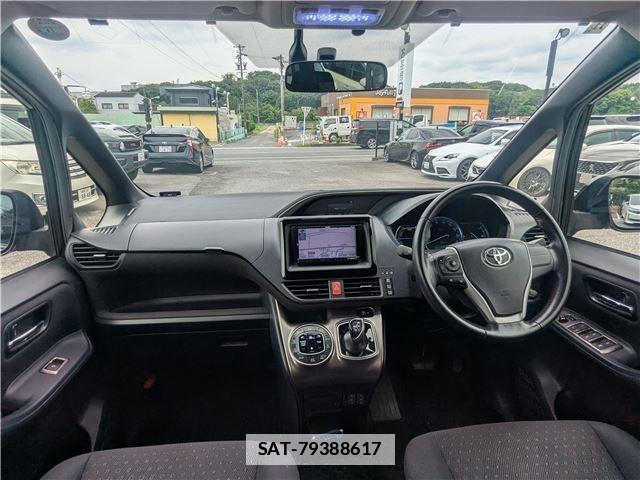 Toyota VOXY 2014-08 7915314-1