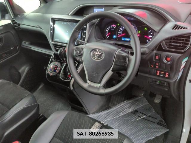 Toyota VOXY 2021-04 7915432-2