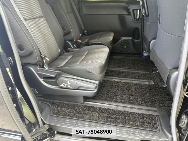 Toyota VOXY 2019-01 7916732-4
