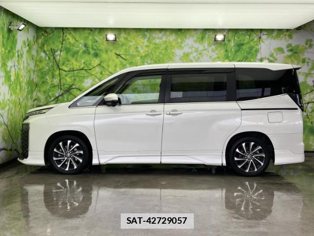 Toyota VOXY 2022-12 7916820-1