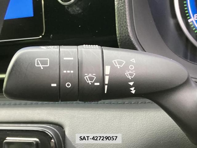 Toyota VOXY 2022-12 7916820-16