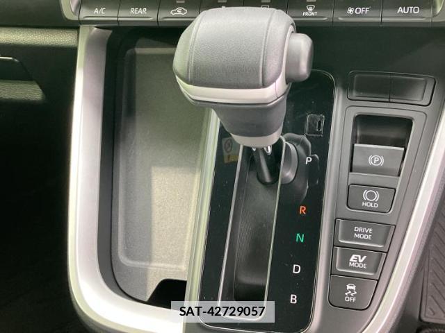 Toyota VOXY 2022-12 7916820-17