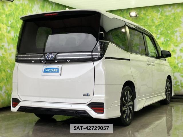 Toyota VOXY 2022-12 7916820-2