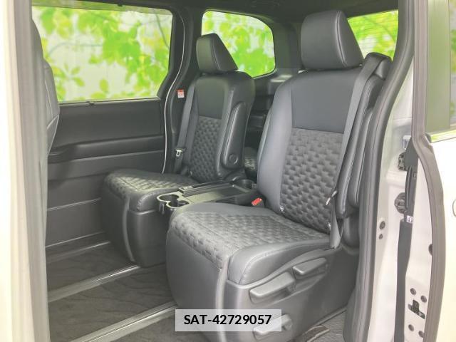Toyota VOXY 2022-12 7916820-7