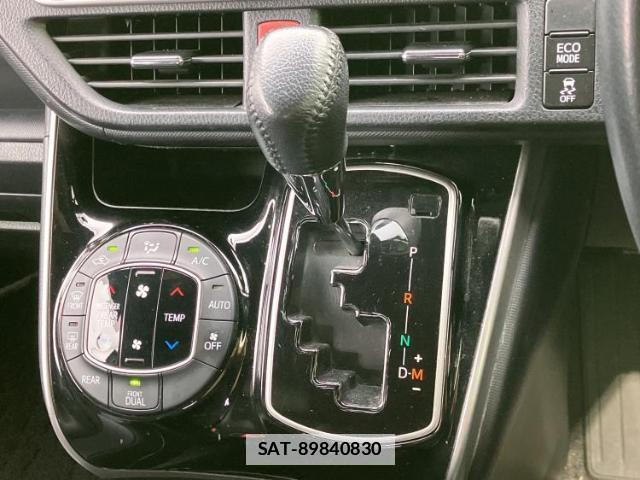 Toyota VOXY 2020-12 7916842-17