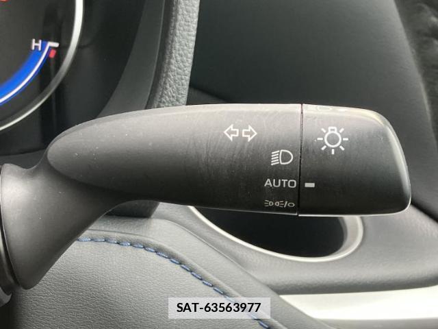 Toyota VOXY 2023-07 7917112-15