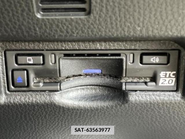 Toyota VOXY 2023-07 7917112-17