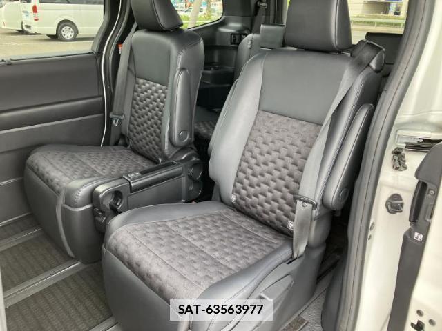 Toyota VOXY 2023-07 7917112-7