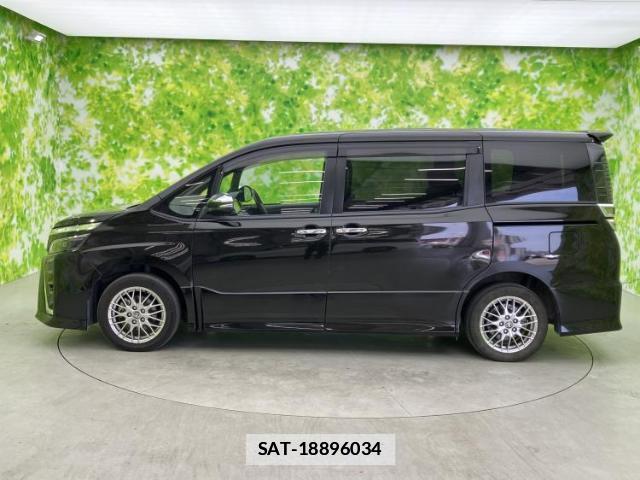 Toyota VOXY 2020-05 7917232-1