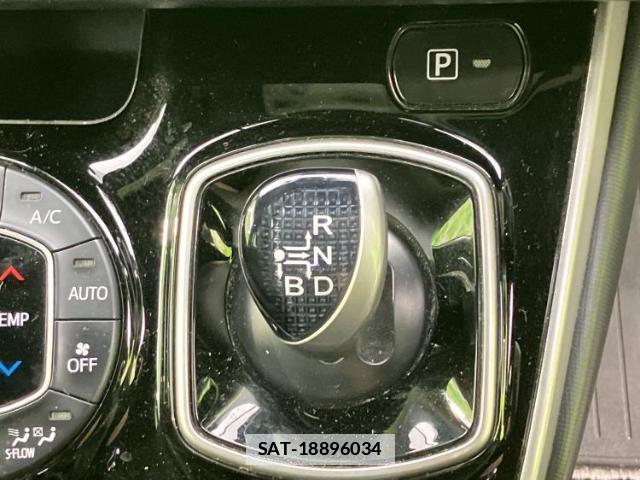 Toyota VOXY 2020-05 7917232-17