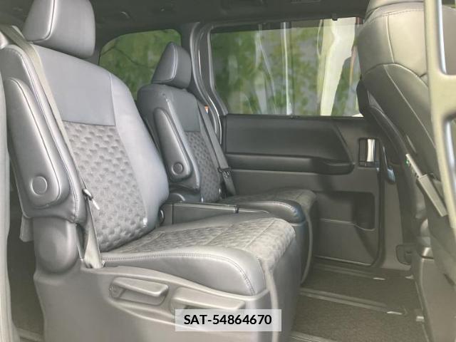 Toyota VOXY 2023-11 7917235-4
