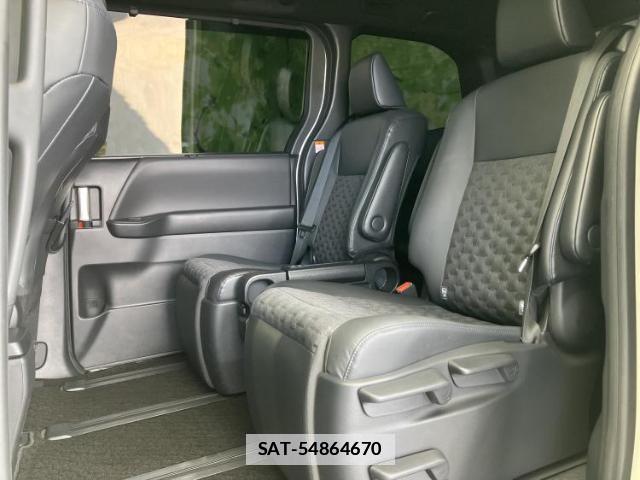 Toyota VOXY 2023-11 7917235-7