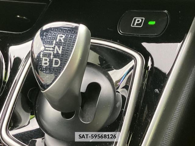 Toyota VOXY 2021-05 7917265-16