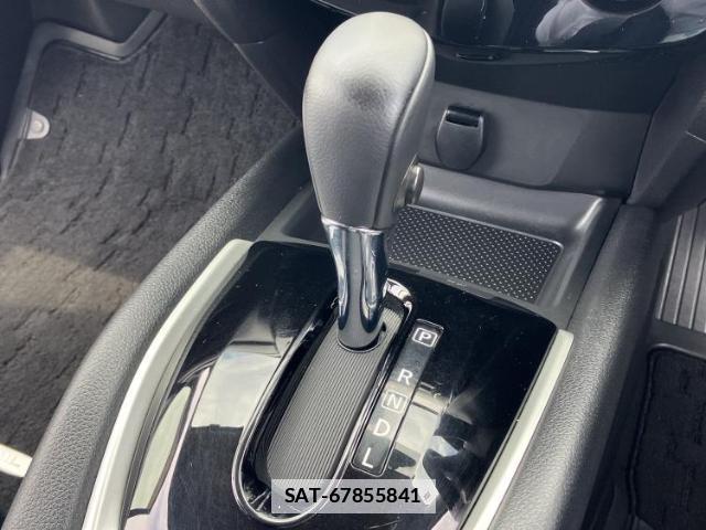 Nissan X-TRAIL 2017-08 7913784-16