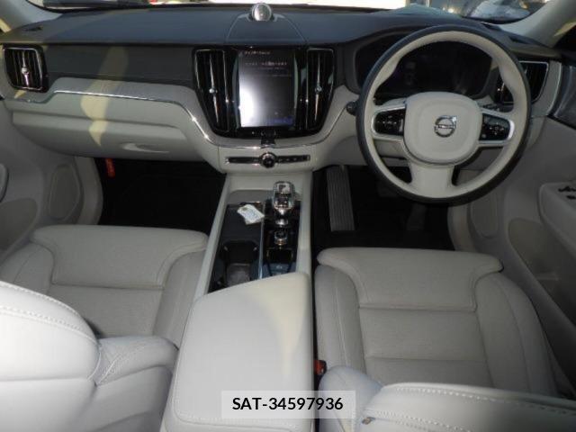 Volvo XC60 2021-10 7915428-2