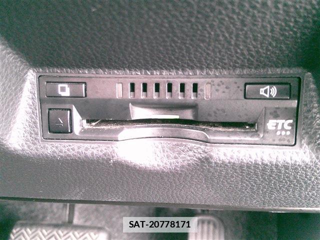 Toyota YARIS 2021-07 7914182-15