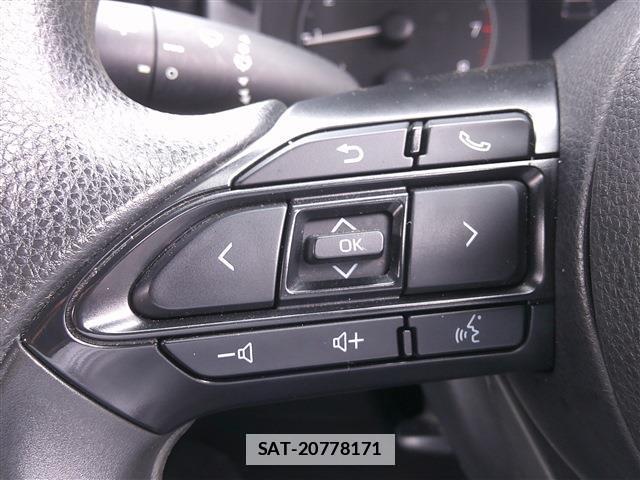 Toyota YARIS 2021-07 7914182-16