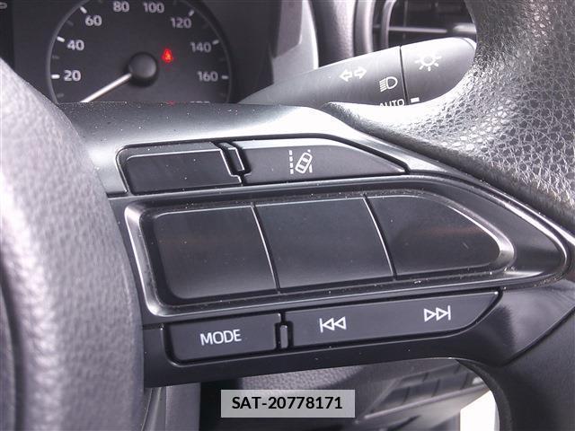Toyota YARIS 2021-07 7914182-17
