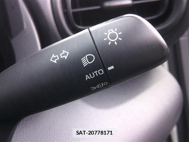 Toyota YARIS 2021-07 7914182-18