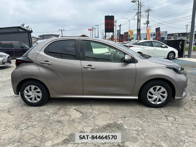 Toyota YARIS 2021-06 7915165-14